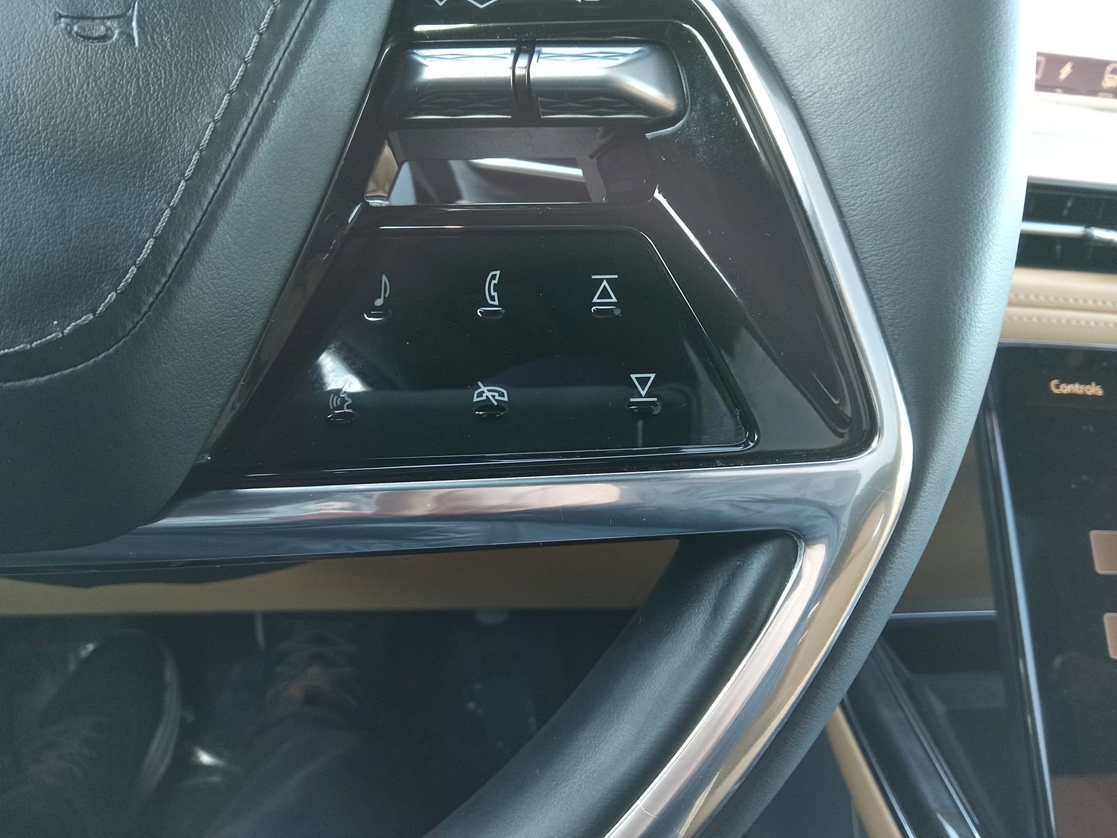 Certified 2025 Cadillac Escalade IQ Sport 2 w/ LPO, ONYX Package image 23