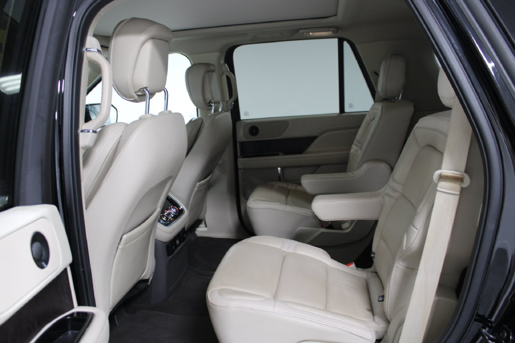 Used 2018 Lincoln Navigator Select RWD image 26