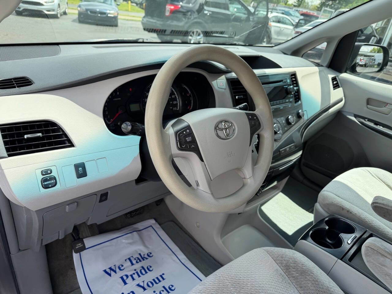 Used 2011 Toyota Sienna LE w/ Towing Pkg FWD image 14