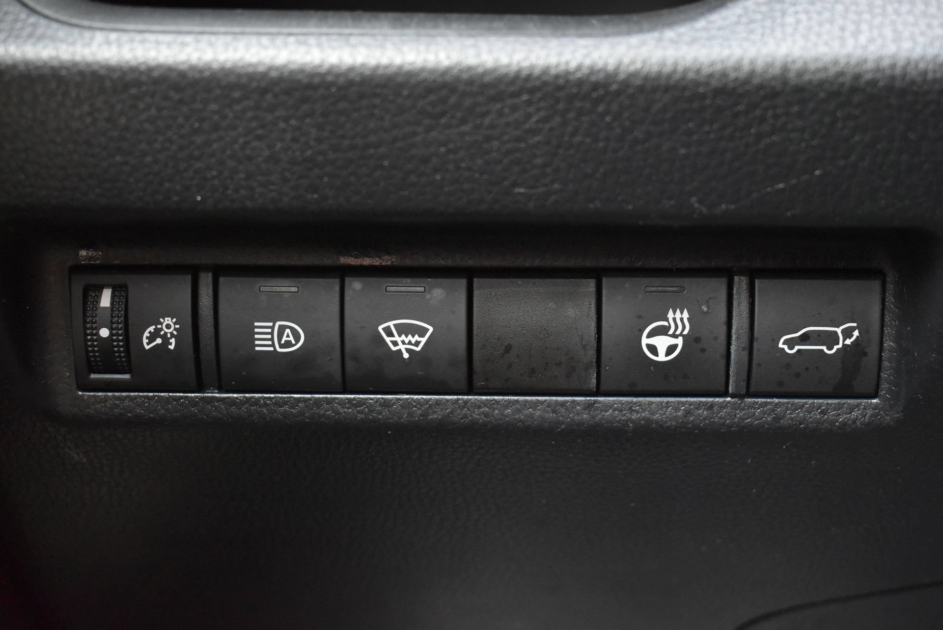 Used 2020 Toyota RAV4 XLE w/ Convenience Package AWD/4WD image 19