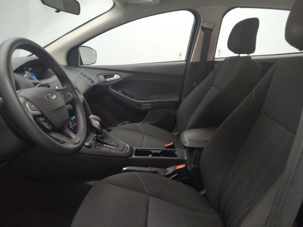 Used 2018 Ford Focus SE w/ SE Appearance Package FWD image 17