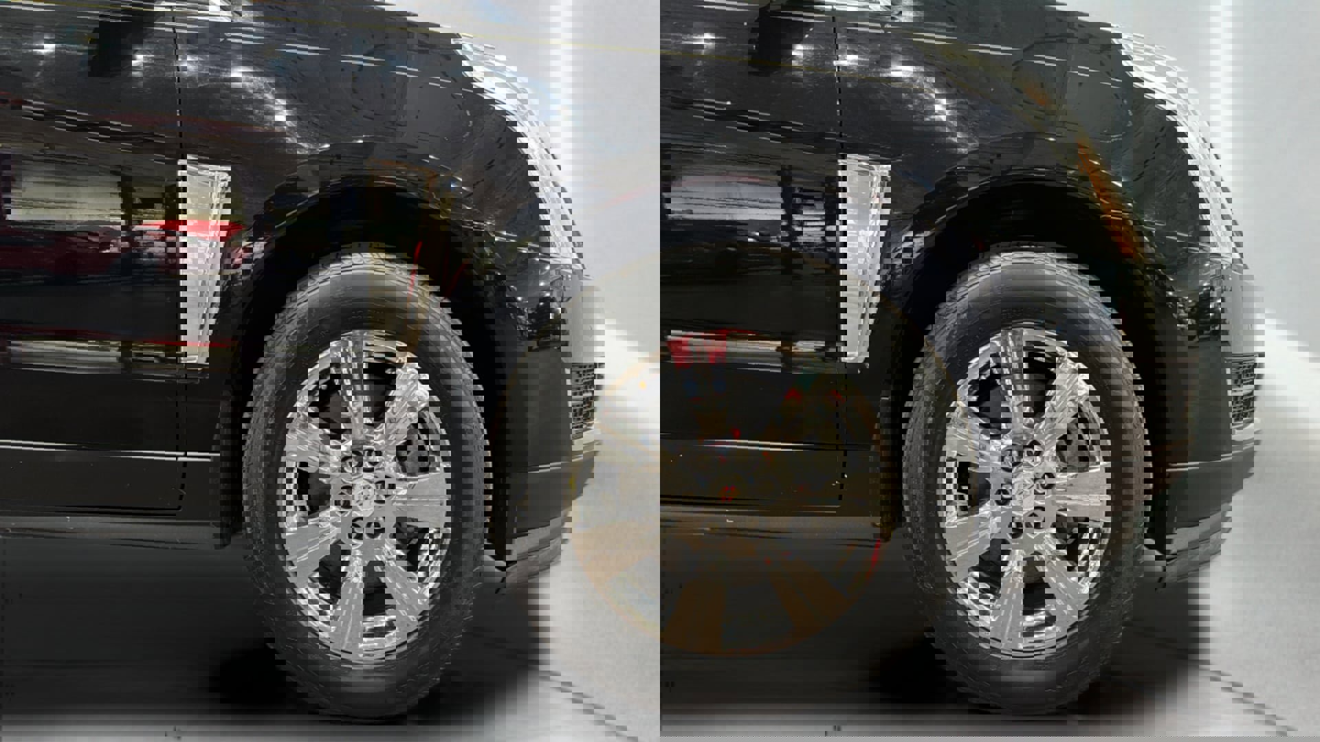 Used 2015 Cadillac SRX Luxury w/ Driver Awareness Package image 34