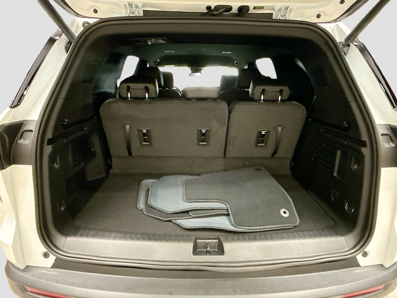 New 2026 Chevrolet Traverse LT w/ Driver Confidence Package image 29
