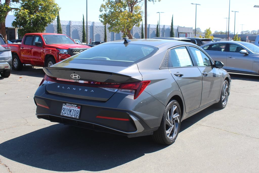 Used 2025 Hyundai Elantra Sport FWD image 7