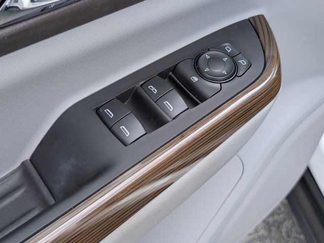 Used 2023 GMC Acadia SLE FWD image 17