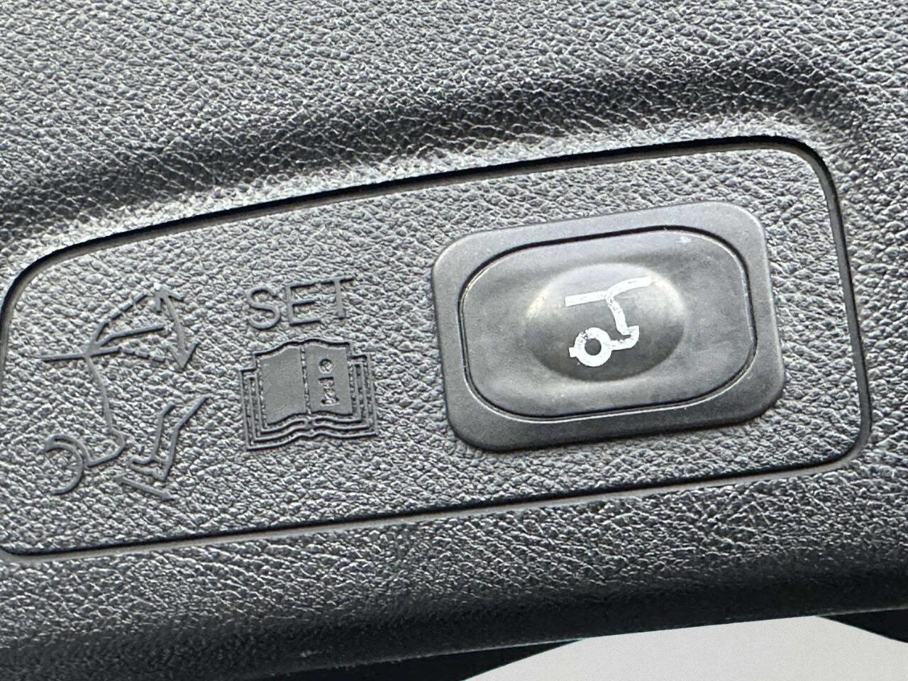 Used 2017 Lincoln MKC Reserve w/ Lincoln MKC Climate Package image 16