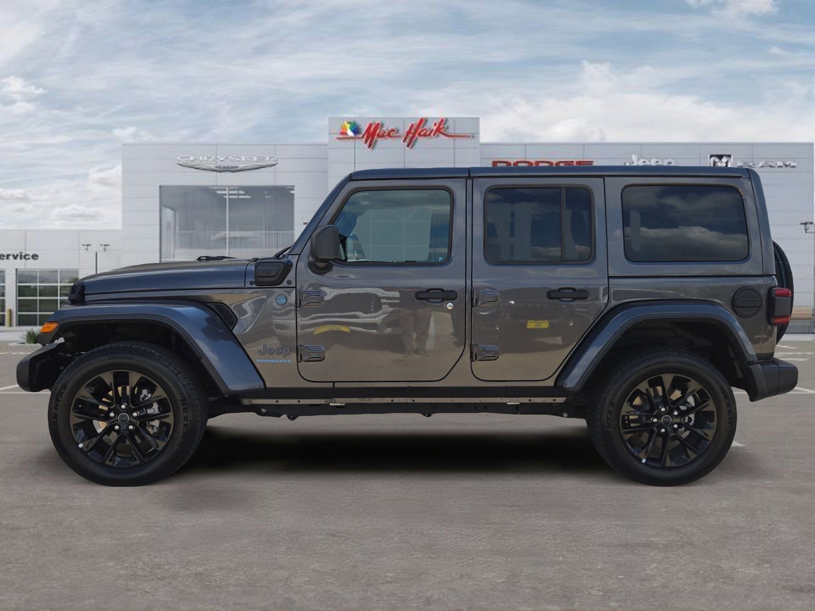 Used 2025 Jeep Wrangler Unlimited Sahara w/ Safety Group AWD/4WD image 2