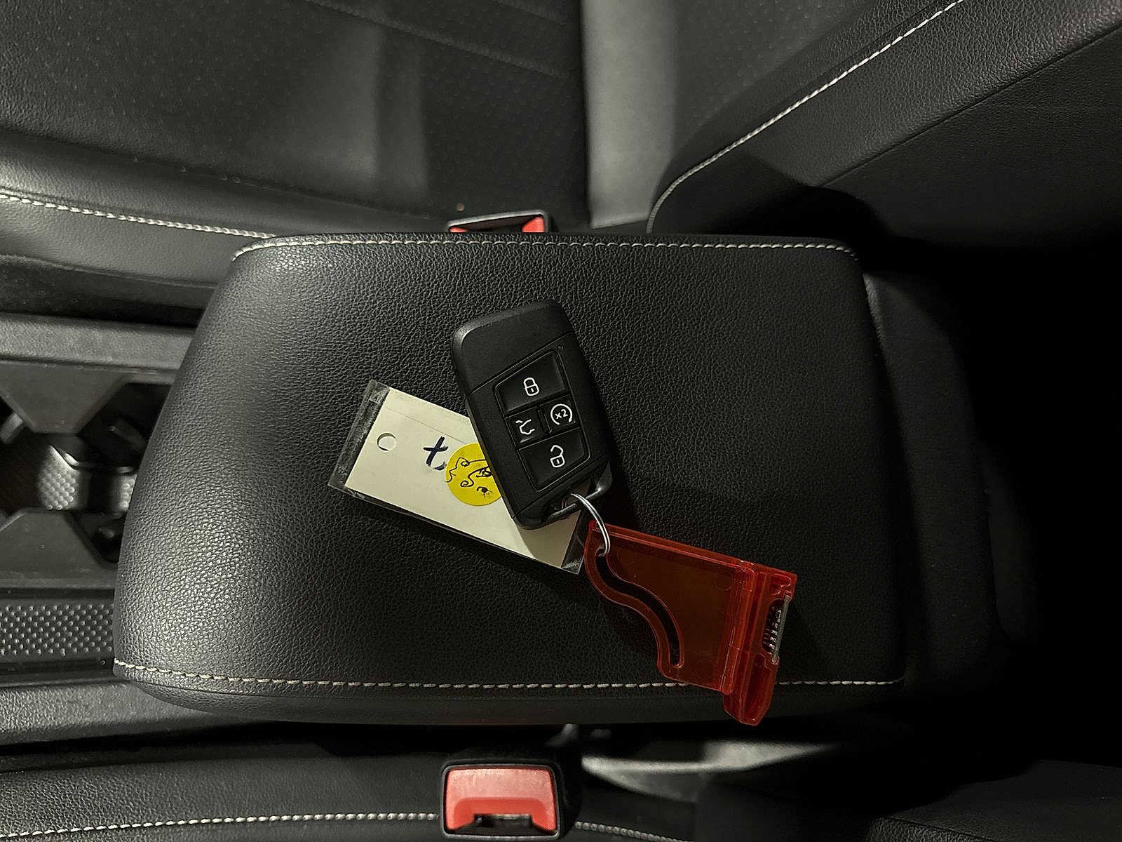 Used 2022 Volkswagen Tiguan SE image 33