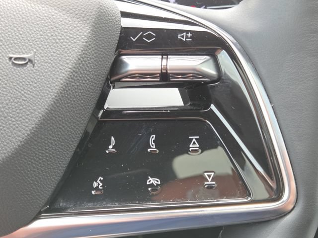 Used 2025 Cadillac Optiq Luxury 2 w/ LPO, Floor Liner Package AWD/4WD image 14