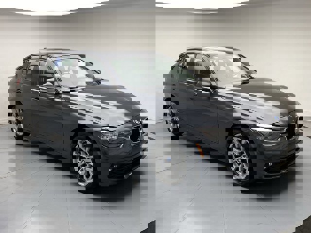 Used 2017 BMW 320i xDrive Sedan image 7