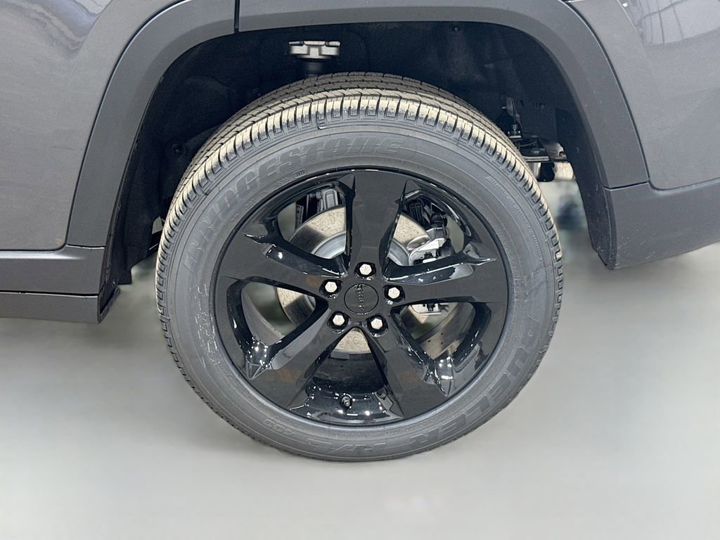 New 2025 Jeep Grand Cherokee Altitude image 47