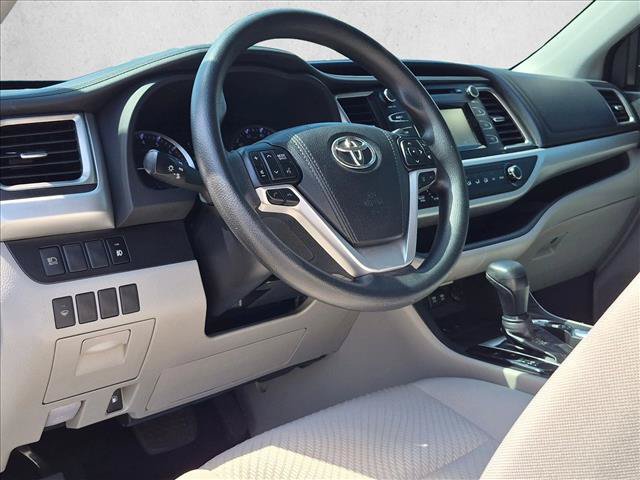 Used 2018 Toyota Highlander LE FWD image 9