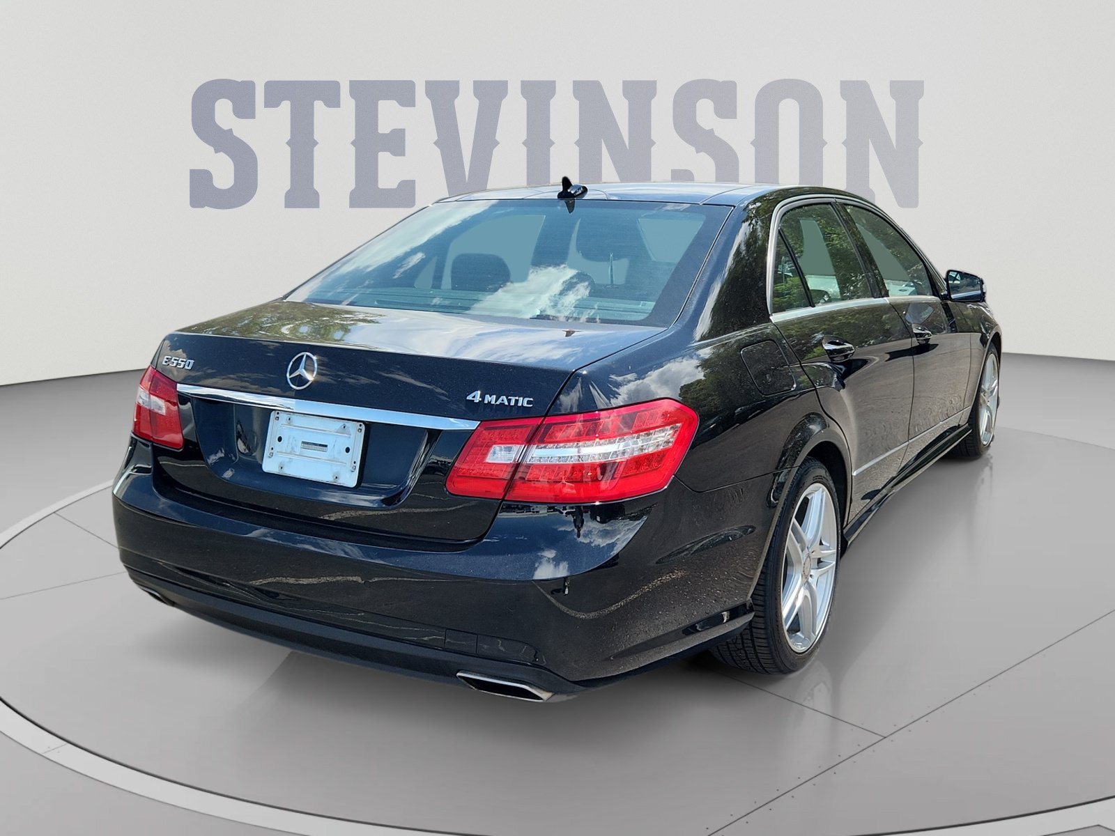 Used 2011 Mercedes-Benz E 550 4MATIC Sedan image 5