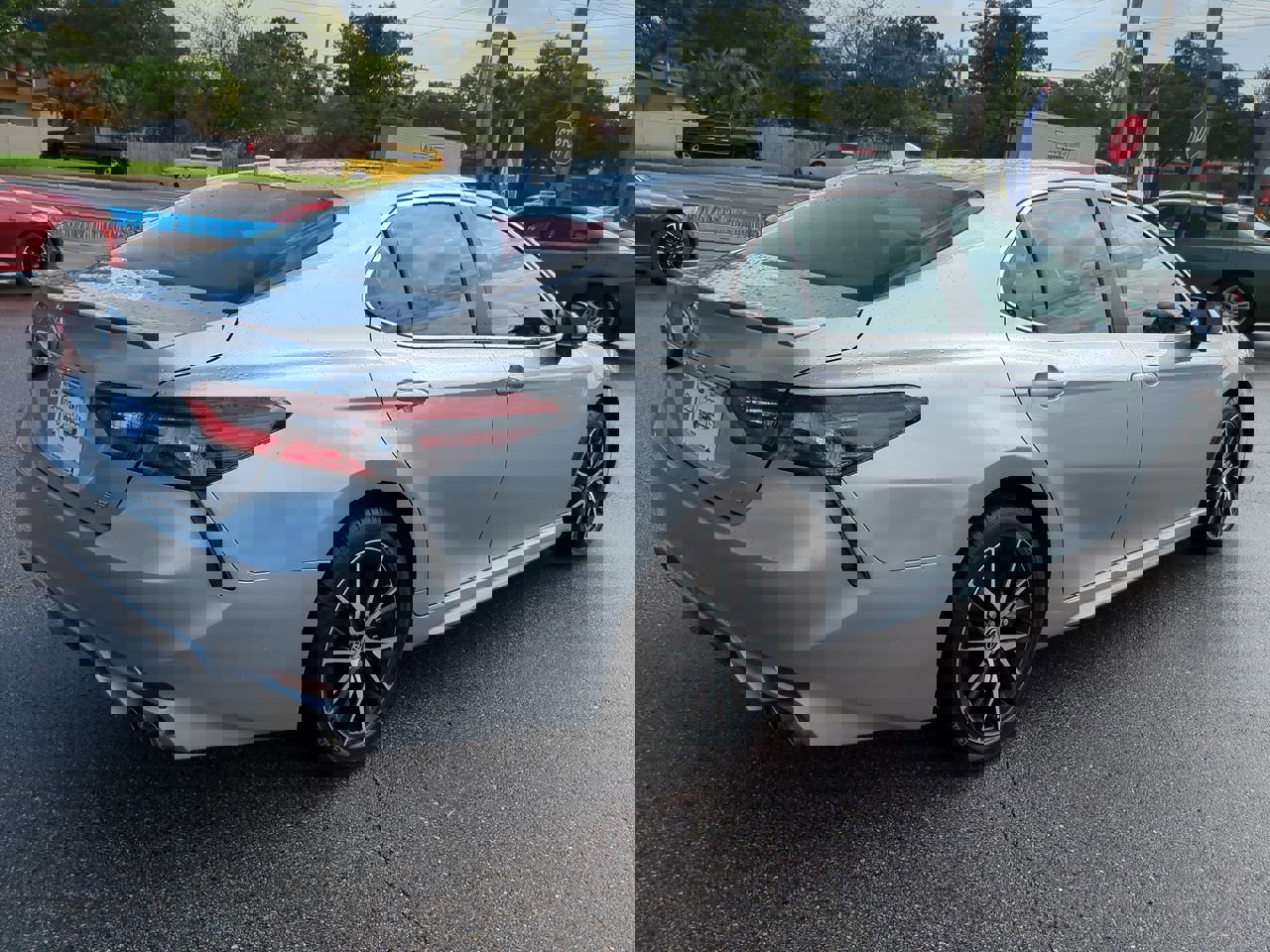 Used 2024 Toyota Camry SE image 4