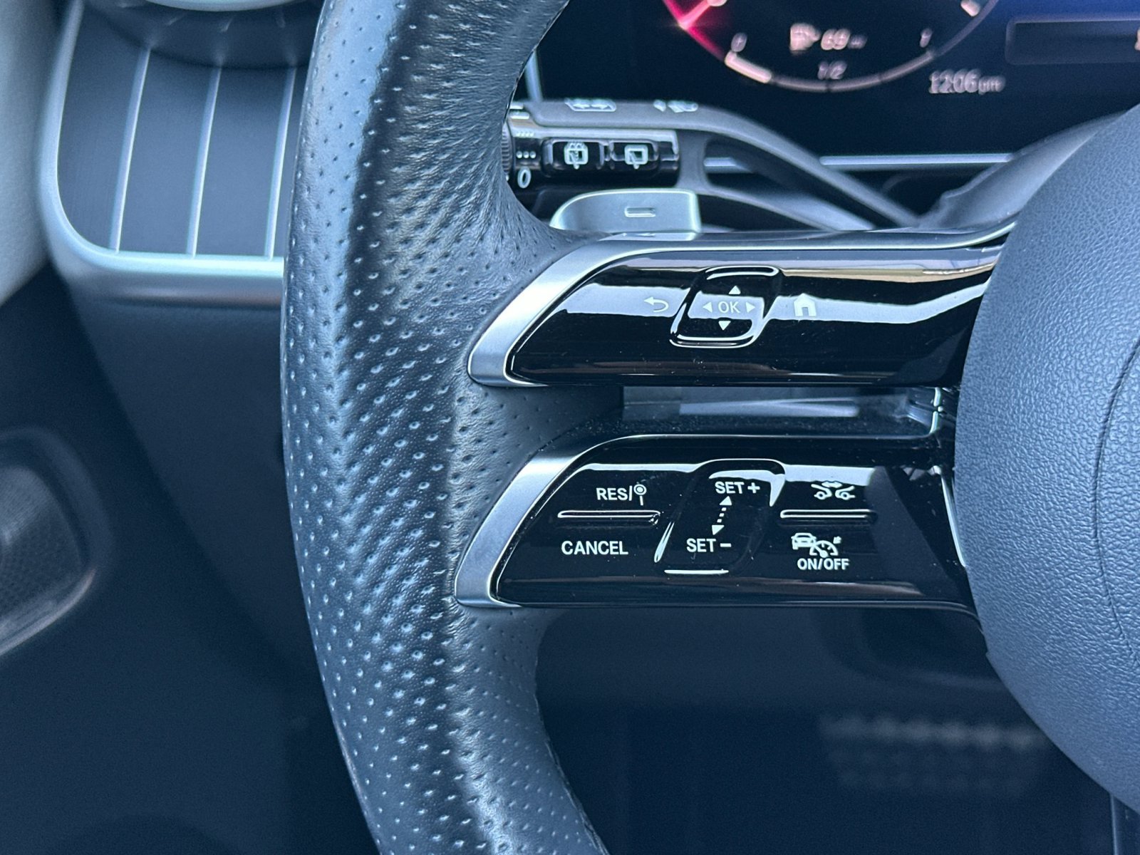 Certified 2023 Mercedes-Benz GLC 300 image 28
