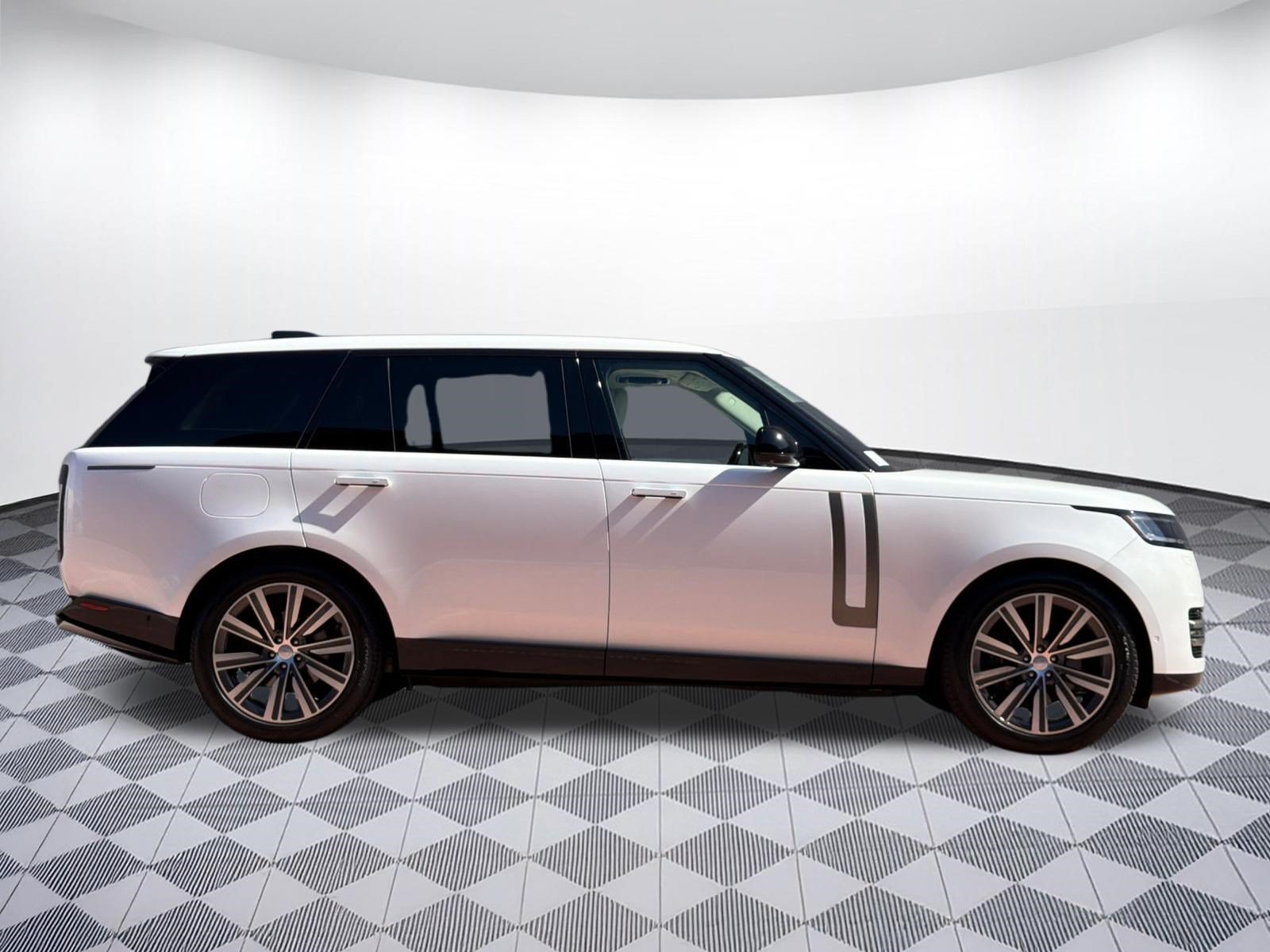 Used 2023 Land Rover Range Rover Long Wheelbase SE AWD/4WD image 8