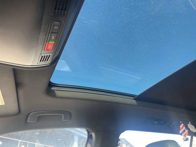 Used 2022 Volkswagen Tiguan SEL R-Line image 32