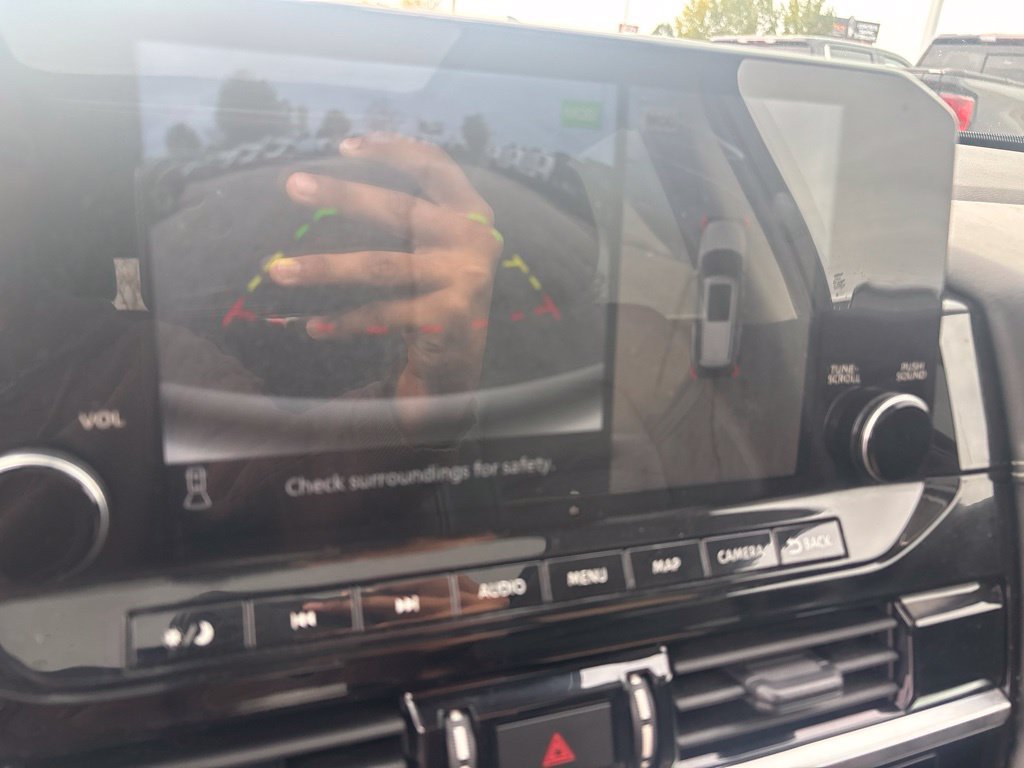 Used 2023 Nissan Pathfinder Platinum AWD/4WD image 16