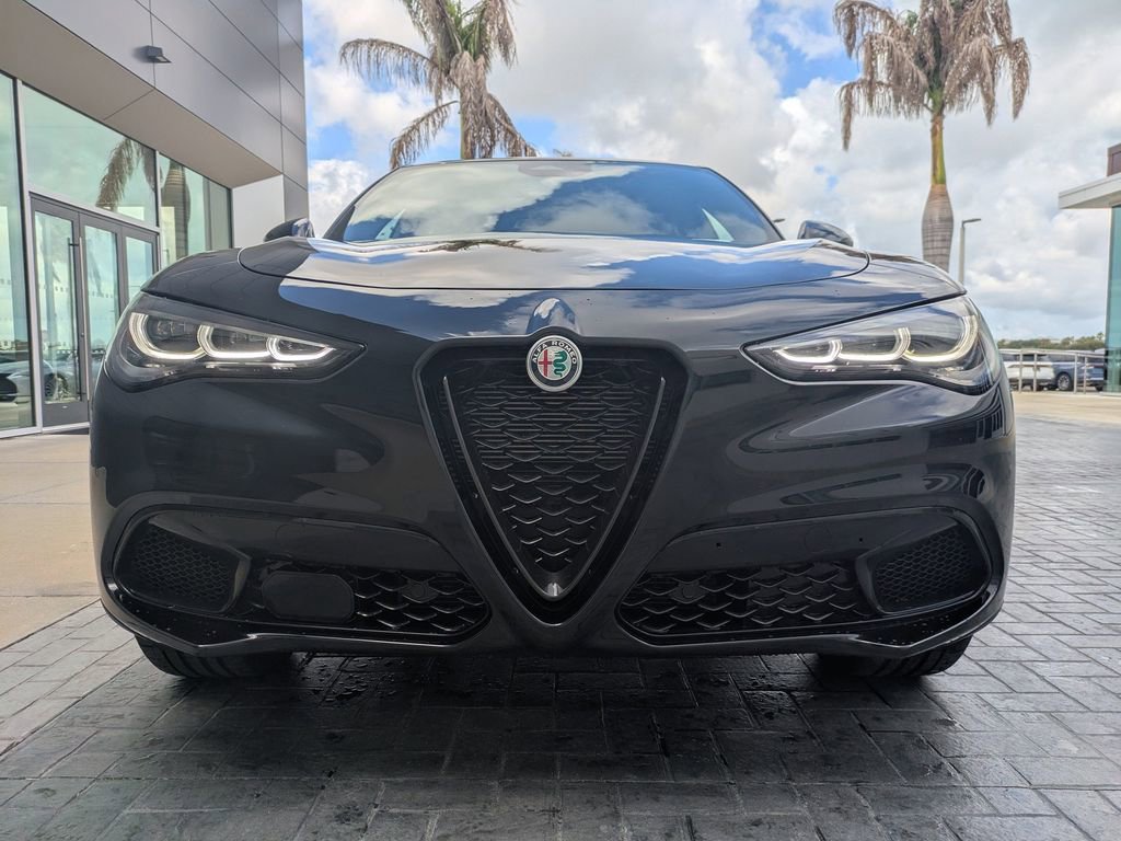 Used 2025 Alfa Romeo Stelvio Sprint w/ Convenience Package AWD/4WD image 10