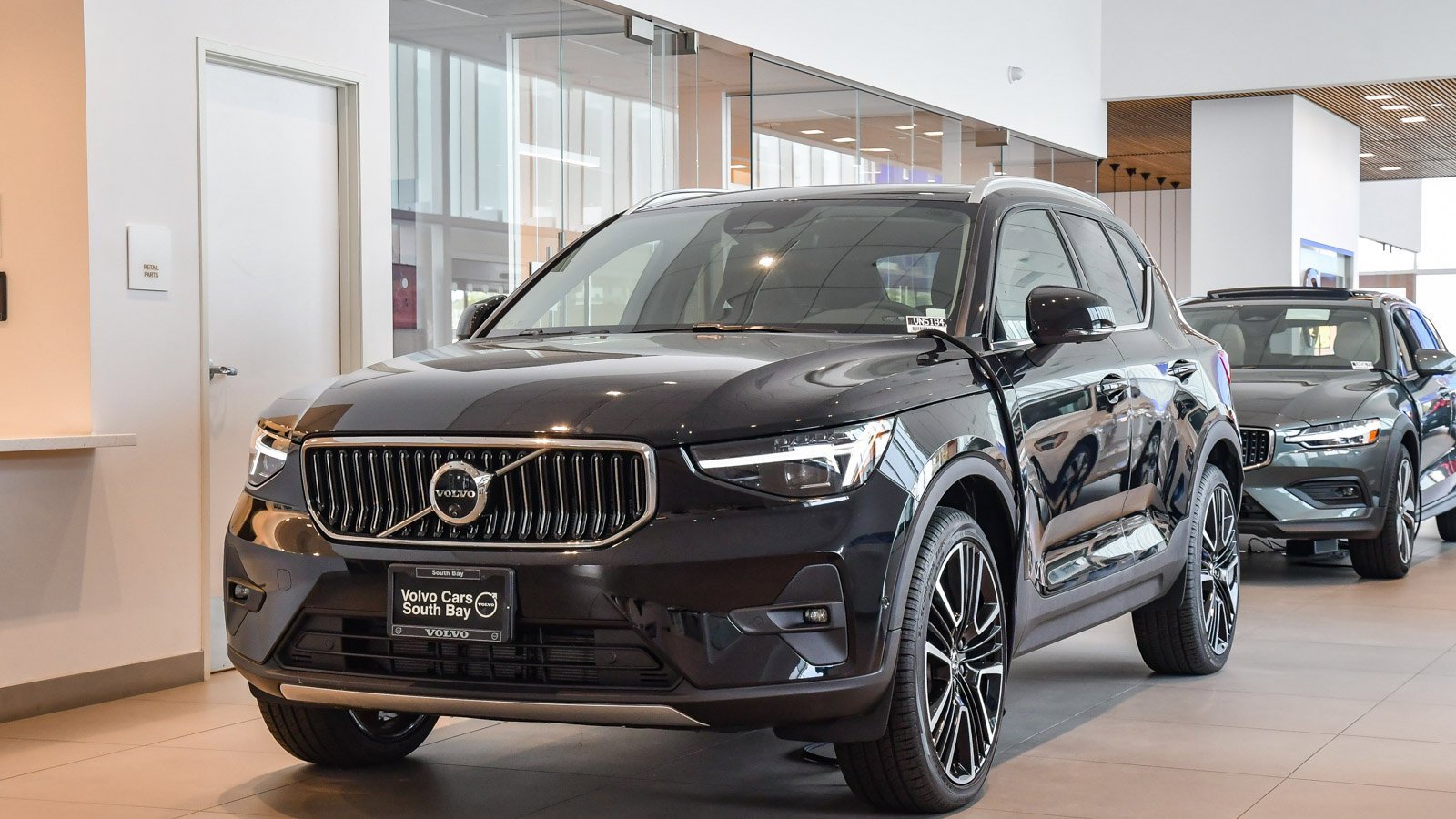 New 2025 Volvo XC40 B5 Ultra w/ Climate Package