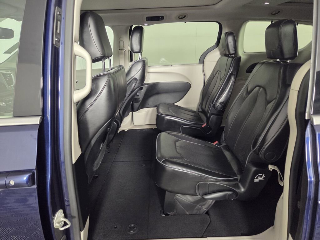 Certified 2018 Chrysler Pacifica Limited w/ Advanced Safetytec Group image 23