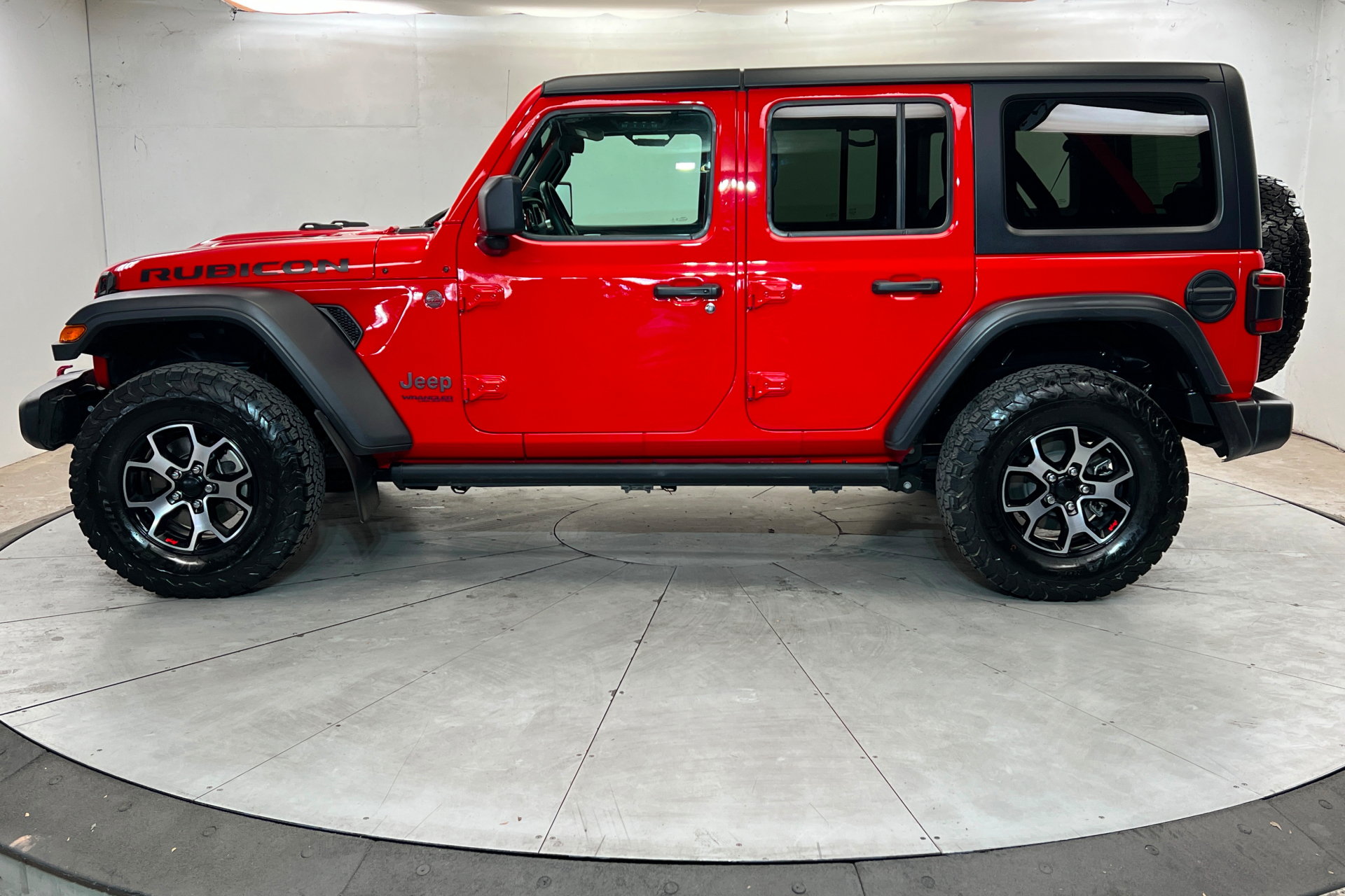 Used 2021 Jeep Wrangler Unlimited Rubicon w/ LED Lighting Group AWD/4WD image 2