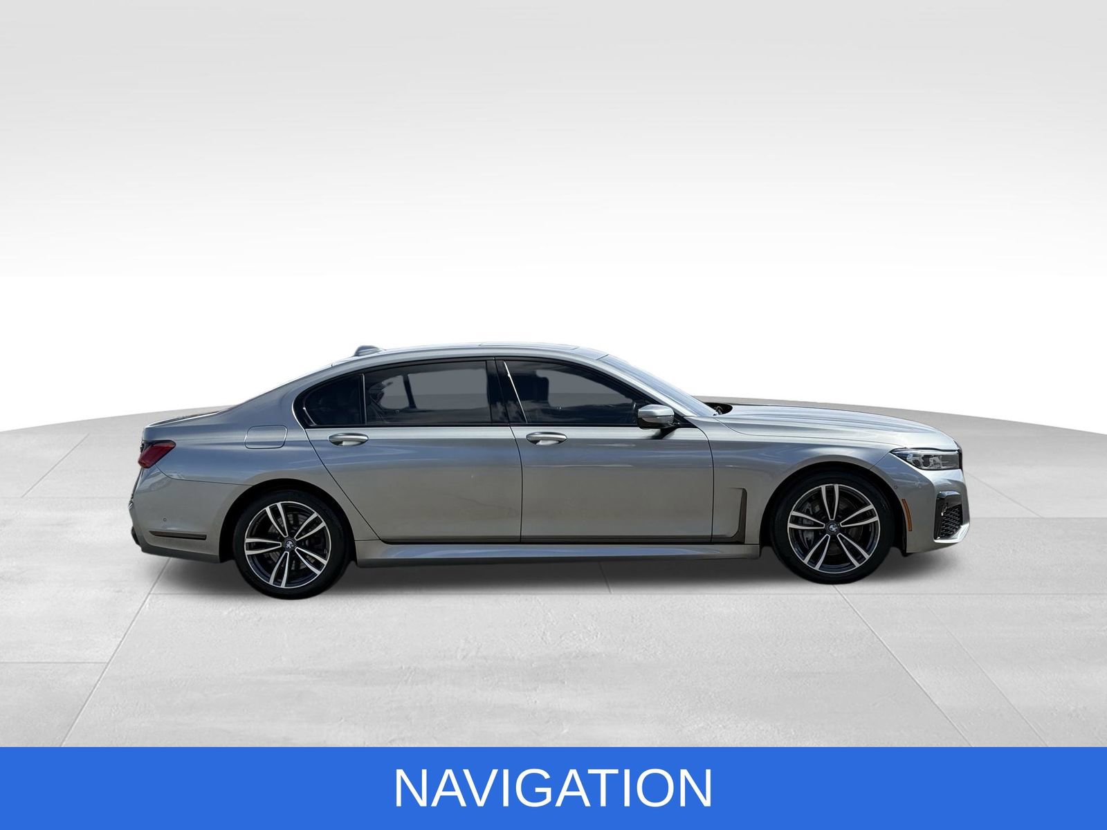 Used 2022 BMW 740i xDrive w/ M Sport Package image 13