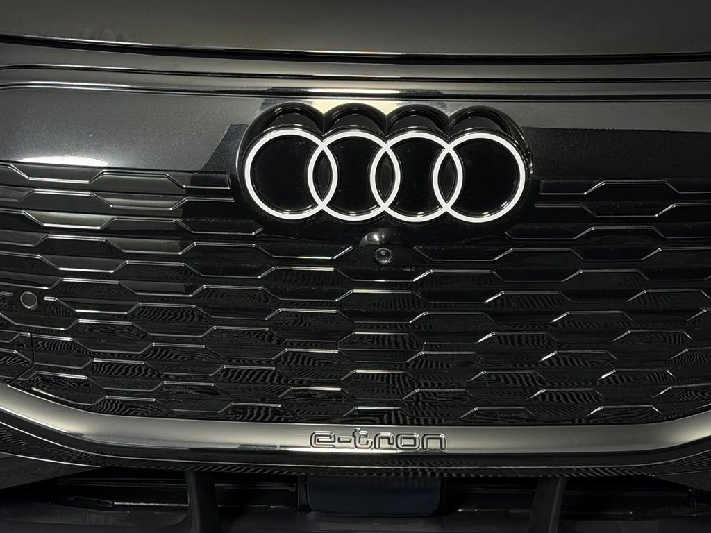 Used 2025 Audi Q6 e-tron Prestige w/ 20" Wheel Package AWD/4WD image 13