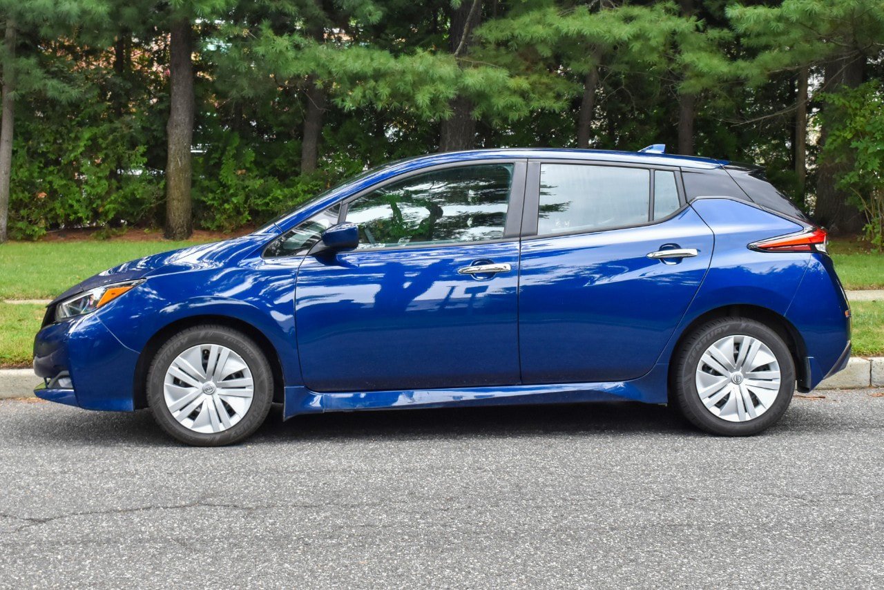 Used 2025 Nissan Leaf S FWD image 3