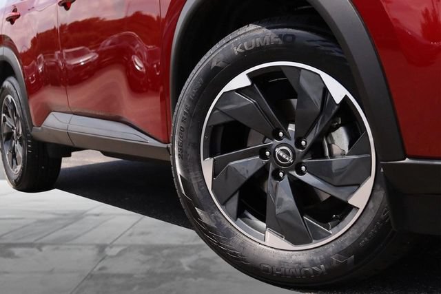 Certified 2024 Nissan Rogue SV w/ SV Premium Package AWD/4WD image 3