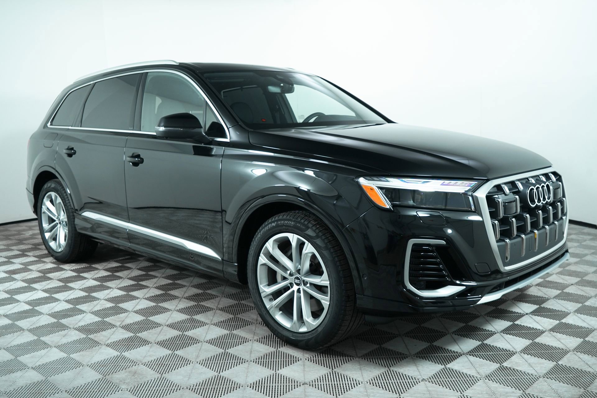 New 2025 Audi Q7 3.0T Prestige