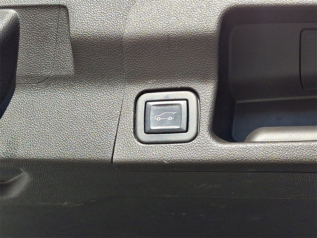 Used 2023 GMC Acadia SLE w/ Driver Convenience Package image 30