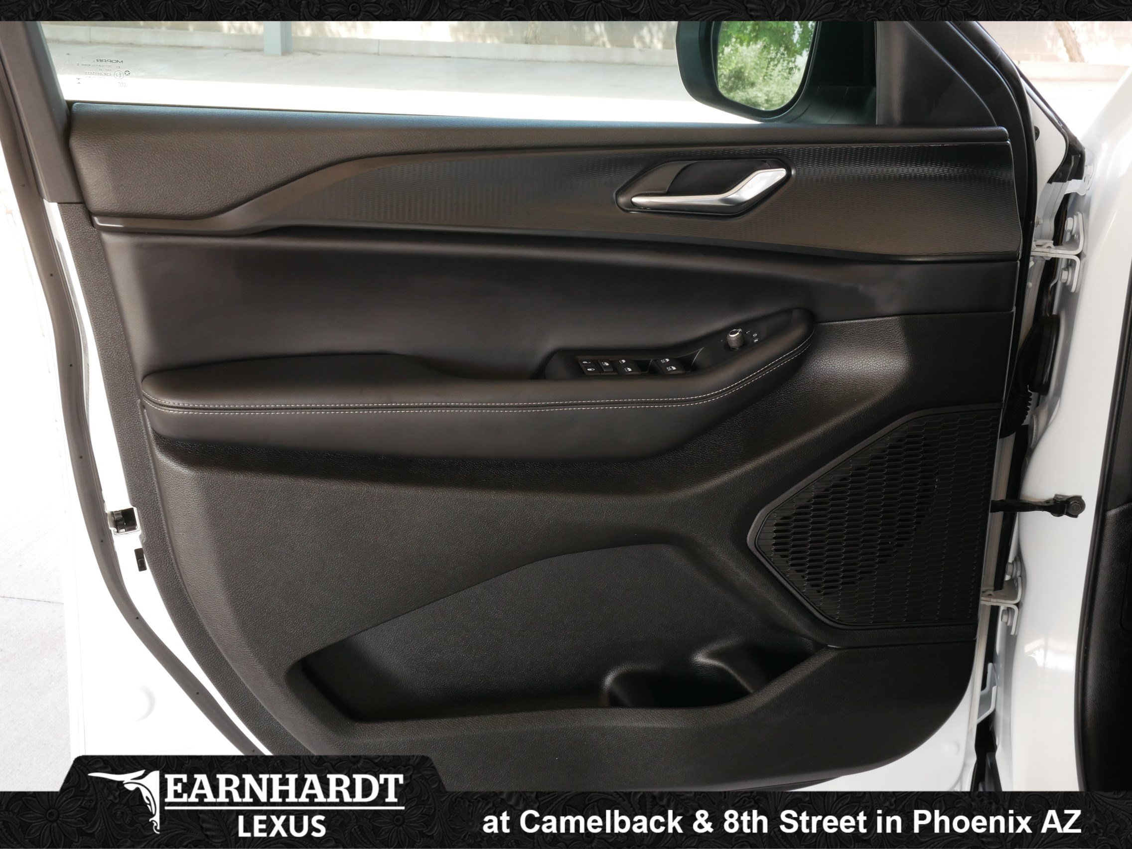 Used 2025 Jeep Grand Cherokee L Laredo RWD image 6