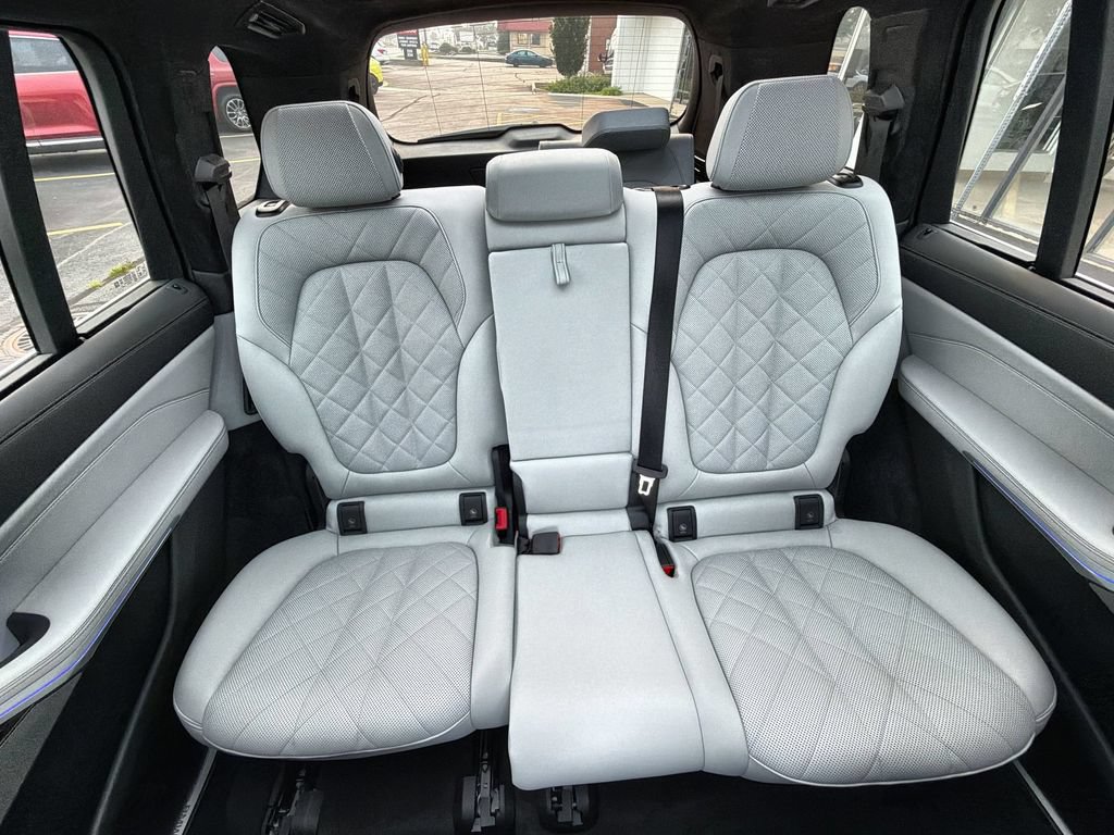 Used 2023 BMW X7 xDrive40i w/ Executive Package AWD/4WD image 26