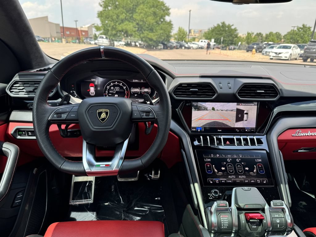Used 2022 Lamborghini Urus AWD/4WD image 25