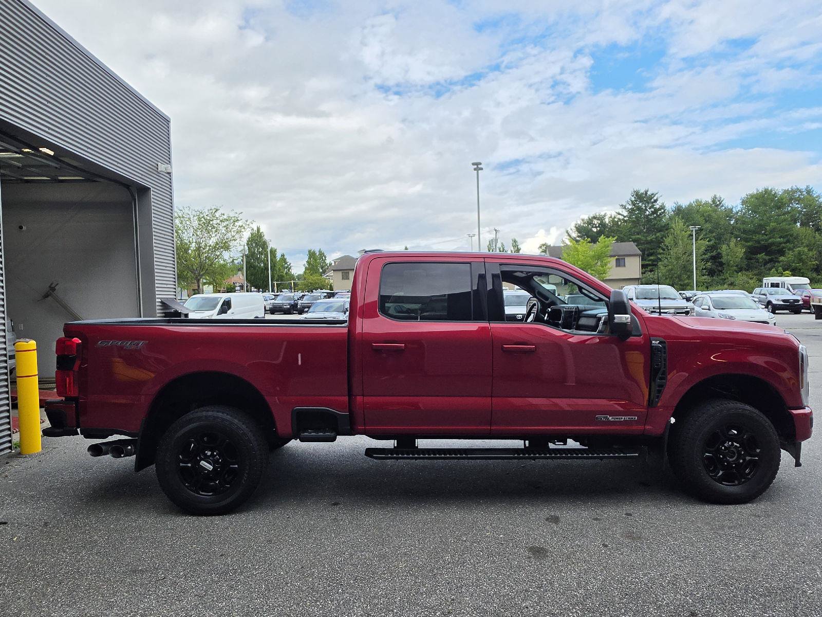 Used 2024 Ford F350 XLT w/ XLT Premium Package AWD/4WD image 2