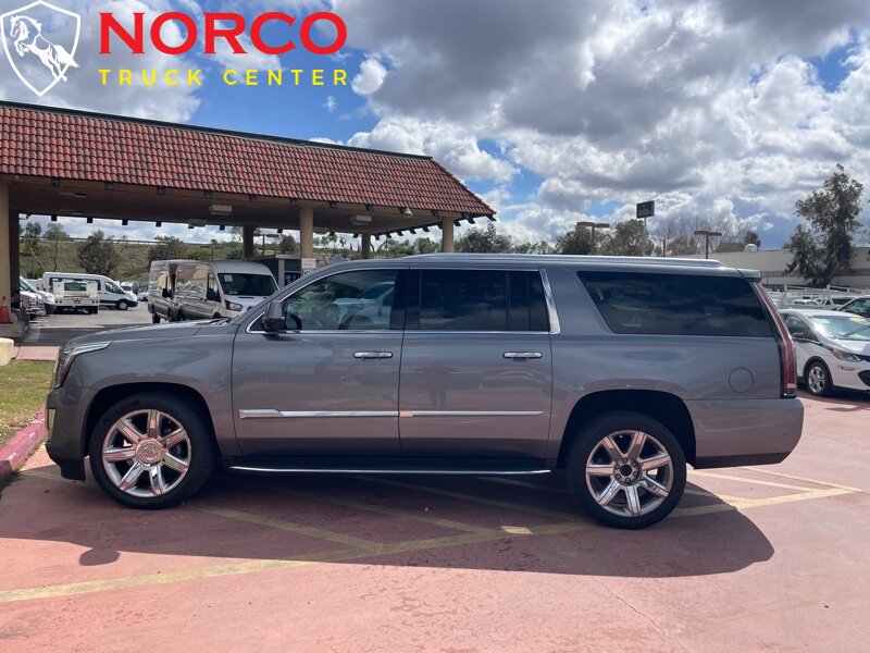 Used 2019 Cadillac Escalade ESV Luxury RWD image 5