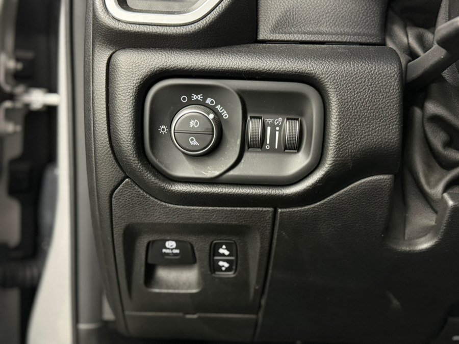 Used 2019 RAM 1500 Big Horn AWD/4WD image 30