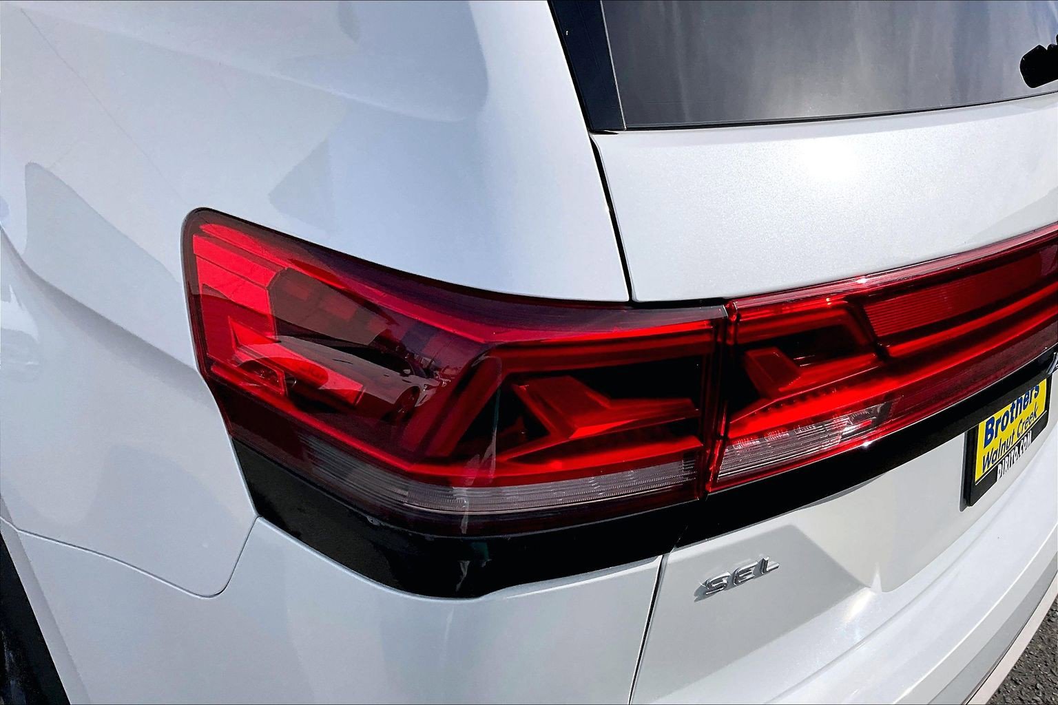 Certified 2024 Volkswagen Atlas Peak Edition SEL AWD/4WD image 28