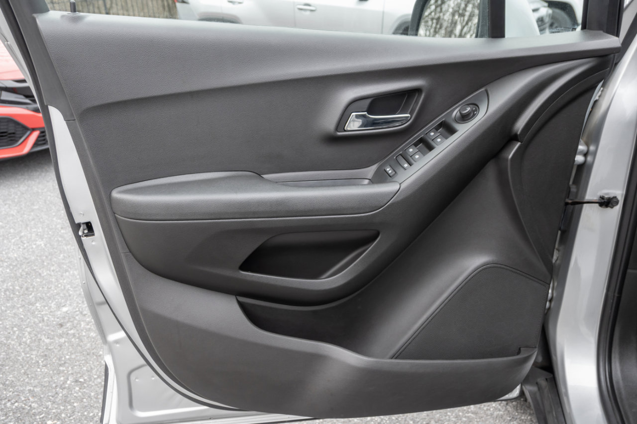 Used 2017 Chevrolet Trax LT image 18