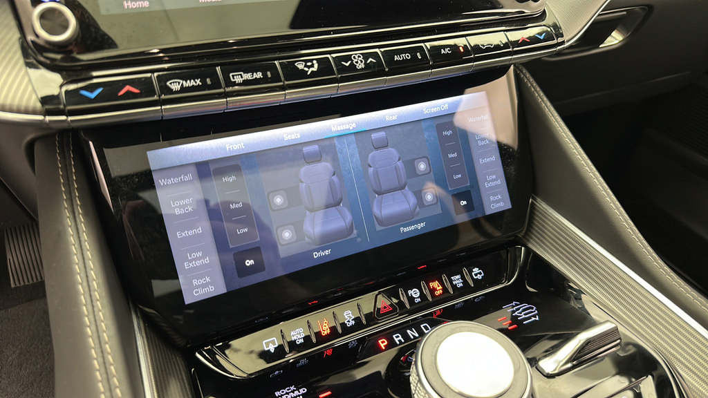 Used 2023 Jeep Grand Wagoneer Series II AWD/4WD image 23