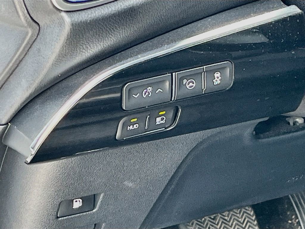 Used 2022 Toyota Prius Limited FWD image 10