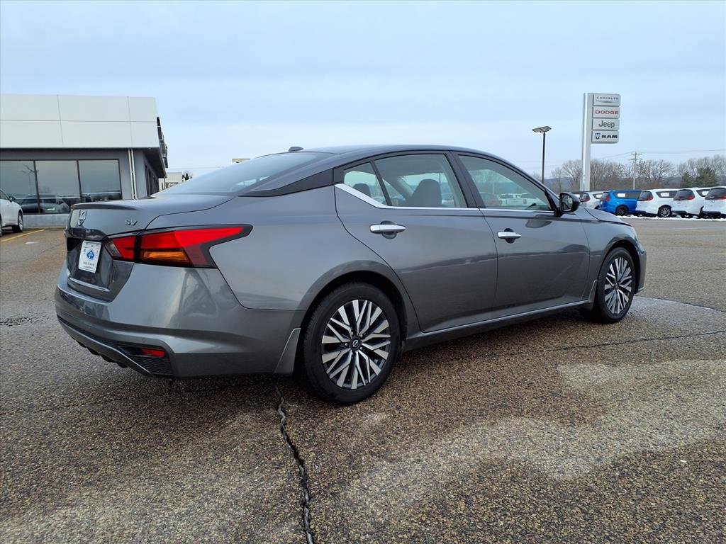 Used 2024 Nissan Altima 2.5 SV image 4