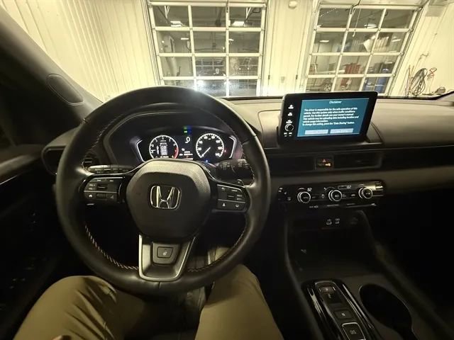 Used 2025 Honda Pilot TrailSport image 29