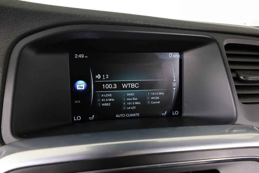 Used 2016 Volvo V60 T5 Cross Country Platinum image 36