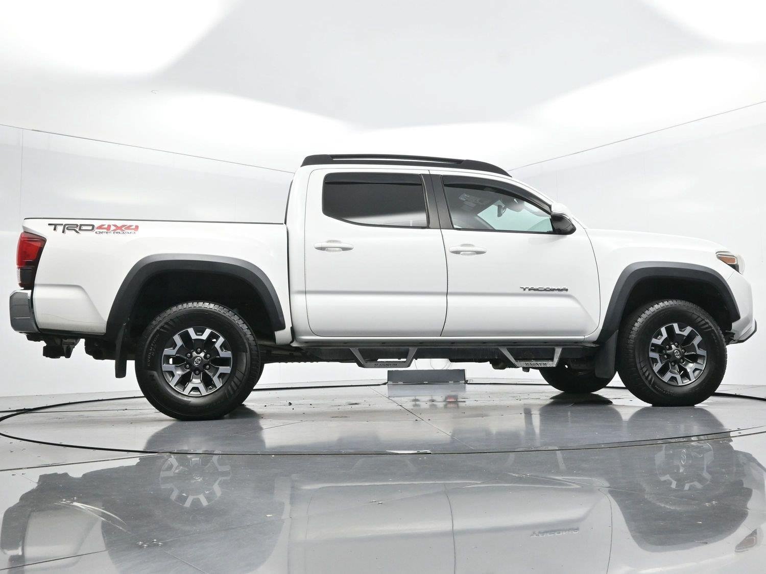 Used 2018 Toyota Tacoma TRD Off-Road AWD/4WD image 49
