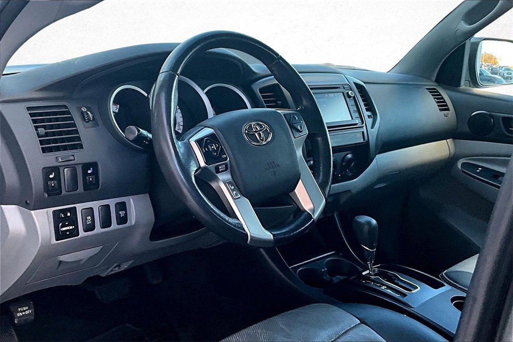 Used 2015 Toyota Tacoma 4x4 Access Cab image 16