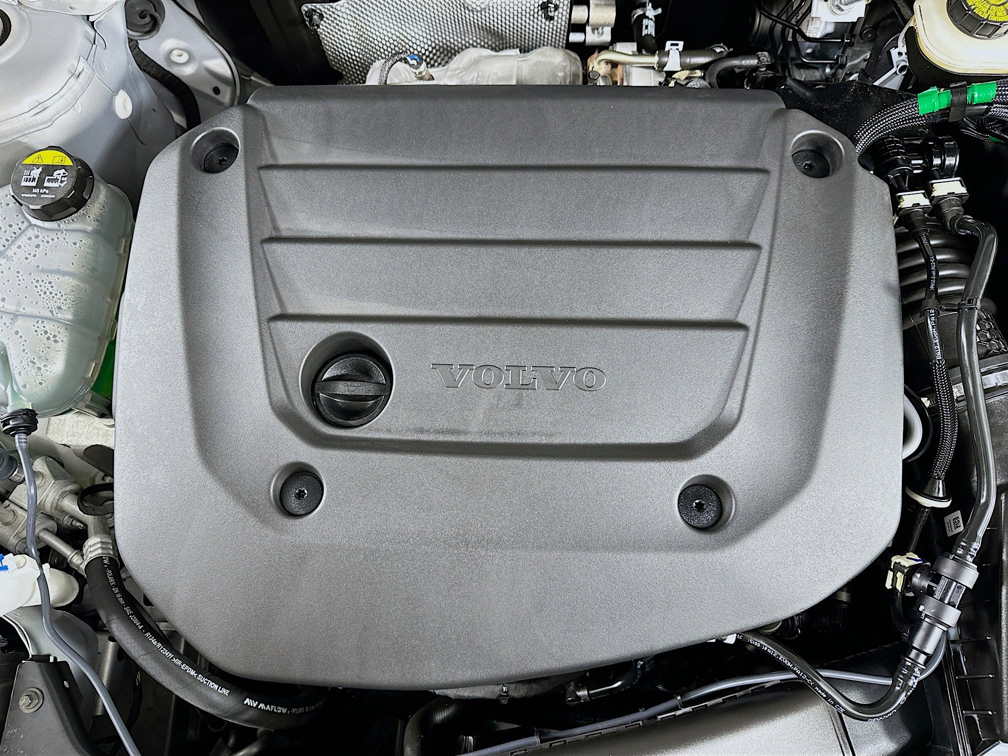 Used 2025 Volvo XC40 B5 Plus image 35