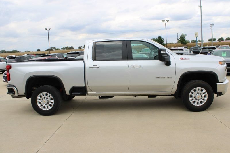 Used 2022 Chevrolet Silverado 2500 LT w/ Convenience Package AWD/4WD image 4
