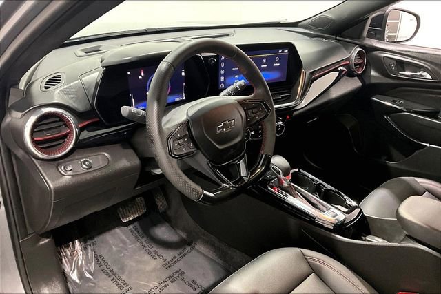 Used 2025 Chevrolet Trax RS w/ Sunroof Package image 17